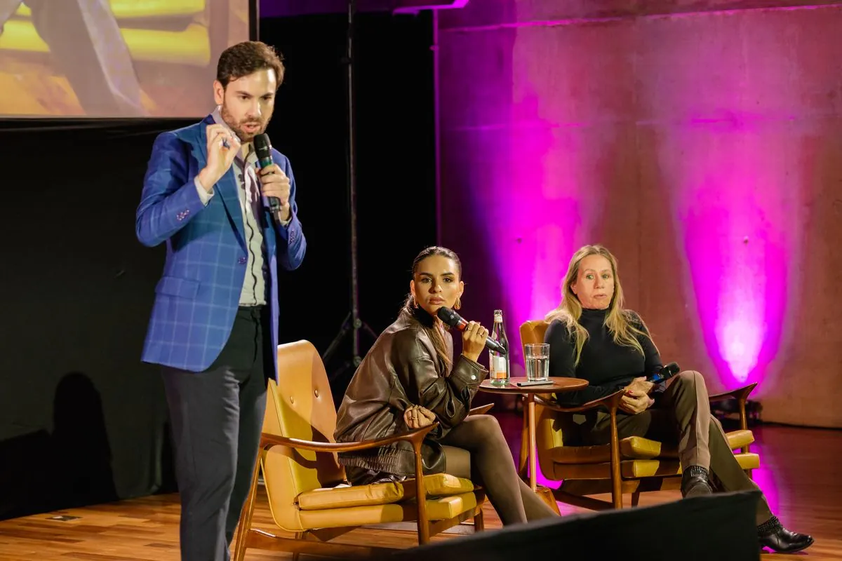 Dr. Felipe Ribeiro conduz um painel com especialistas